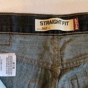 Levi’s Mens 505 straight fit jeans. 32Wx30L